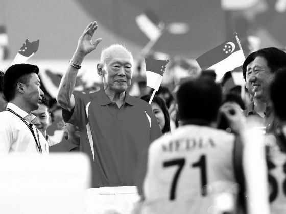 Ông Lý Quang Diệu trong ngày kỉ niệm 50 năm Singapore giành độc lập hoàn toàn từ Anh (năm 2013).