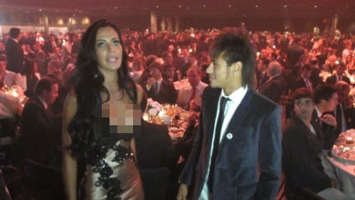 Khi còn ở Brazil, Neymar từng gặp gỡ Lorena Bueri