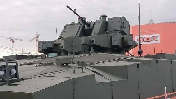 Cận cảnh súng máy hạng nặng cỡ nòng 12,7mm điều khiển tự động của xe bọc thép chở quân Kurganets-25.