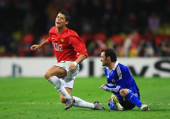 Trận chung kết Champions League năm 2008 diễn ra đầy khó khăn với Ronaldo