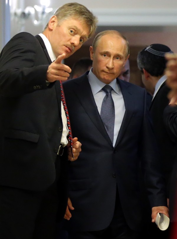 Tổng thống Nga Putin và thư ký báo chí của mình, ông Peskov