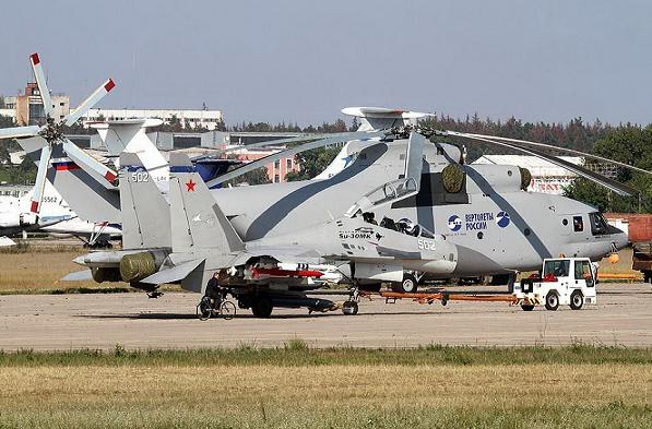 Chiến đấu cơ hạng nặng Su-30MK như một “đưa trẻ con” bên “người khổng lồ” Mi-26T