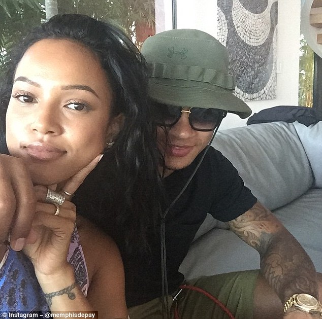 Karrueche Trần bên Memphis Depay.