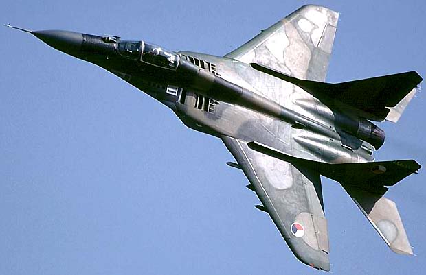 MiG-29A với cửa lấy khí phụ kiểu mang cá