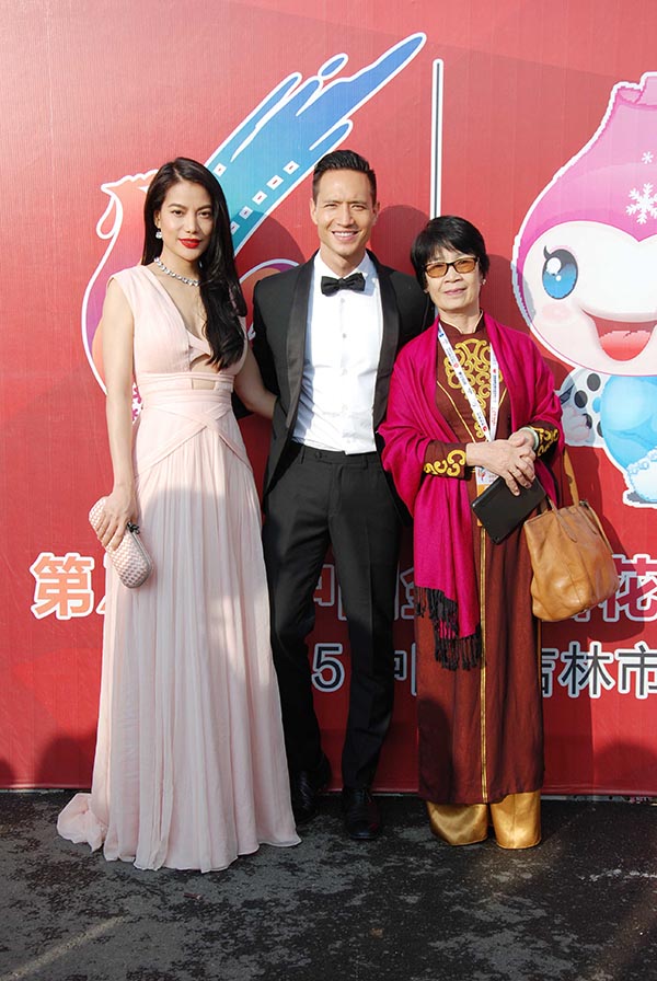 Nhà sản xuất, diễn viên Trương Ngọc Ánh, diễn viên Kim Lý và nhà biên kịch Nguyễn Thị Hồng Ngát – đại diện Hội điện ảnh Việt Nam vừa có mặt tại Trung Quốc để tham dự Liên hoan phim Kim Kê.