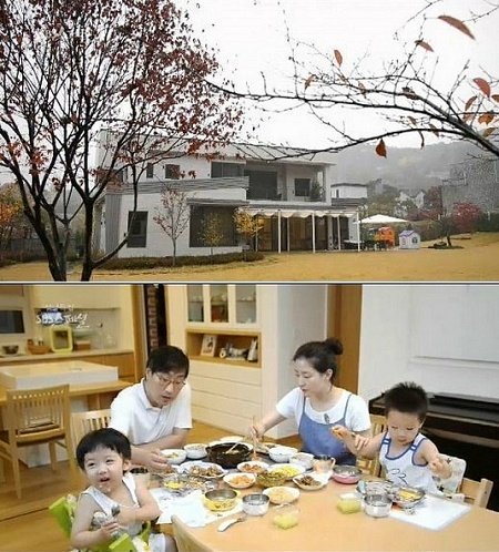 
Gia đình Lee Young Ae quây quần trong tổ ấm mới
