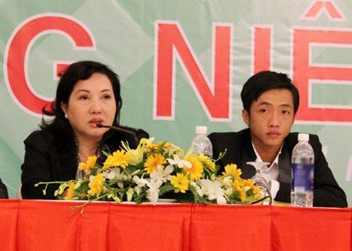 
Nguyễn Quốc Cường (sinh năm 1982) hay còn được biết tới với tên gọi Cường Đô-la là quý tử độc nhất của bà Nguyễn Thị Như Loan, một trong những người phụ nữ giàu có bậc nhất sàn chứng khoán Việt Nam những năm 2010, 2011.
