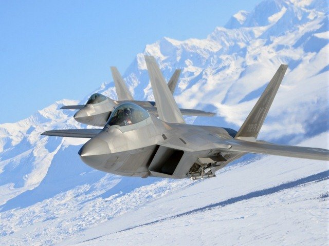 
Lockheed Martin F-22 Raptor là một máy bay tiêm kích thế hệ thứ 5 sử dụng kỹ thuật tàng hình thế hệ 4
