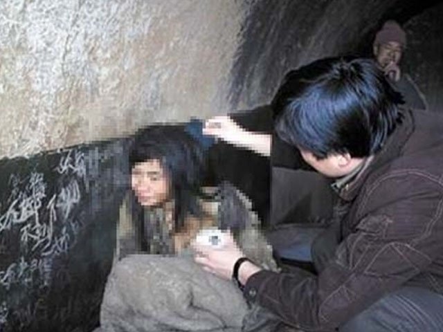 
Một phụ nữ bị bọn buôn người bắt cóc, đem bán được cảnh sát Trung Quốc giải cứu.
