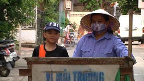 
Mẹ Quang Anh là một công nhân vệ sinh.
