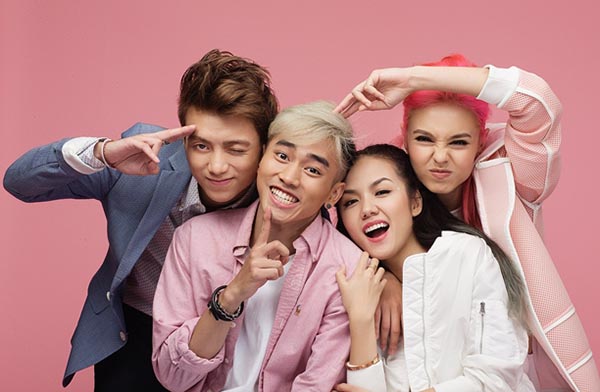 
Sắp tới, dự án phim sitcom Beyond The Top sẽ chính thức được ra mắt tại Việt Nam với sự tham gia diễn xuất của: Phương Ly, MLee, Soobin, Antei Ngọc Thịnh.
