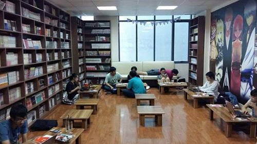 
Quán cà phê có thư viện truyện tranh Nhật Bản khổng lồ giữa lòng Hà Nội
