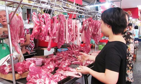 
Riêng đối với hàng thịt lợn, gà là hai nhóm hàng nhạy cảm có thể kéo dài đến 13 năm nữa mặt hàng này mới có thuế bằng 0%. Ảnh: CTV 

