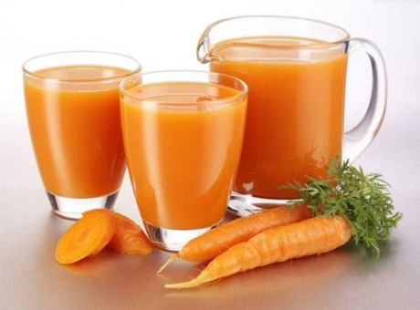 
Nước cà rốt và bạc hà: Thoạt nghe có vẻ hơi băn khoăn, nhưng thức uống này vừa có thể giúp vượt qua cảm cúm mùa lạnh, vừa làm nhẹ dạ dày vì cung cấp dưỡng chất.
