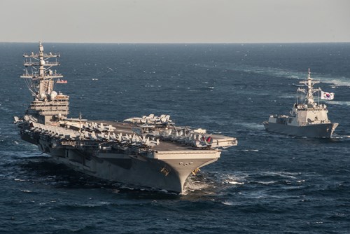 Sự việc xảy ra sáng 27/10 khi tàu sân bay USS Ronal Reagan, đang tập trận với các tàu hải quân Hàn Quốc trong vùng biển quốc tế phía đông bán đảo Triều Tiên.