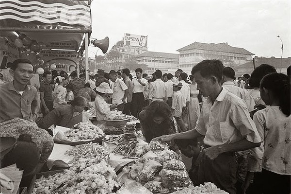 Cảnh mua bán tấp nập ở miền Nam thập niên 60 - 70.