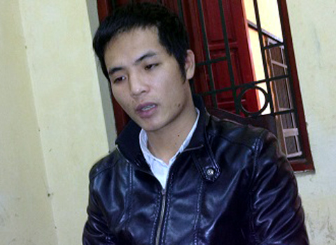 Hùng bị bắt tại cơ quan công an (Ảnh: Vietnamnet)