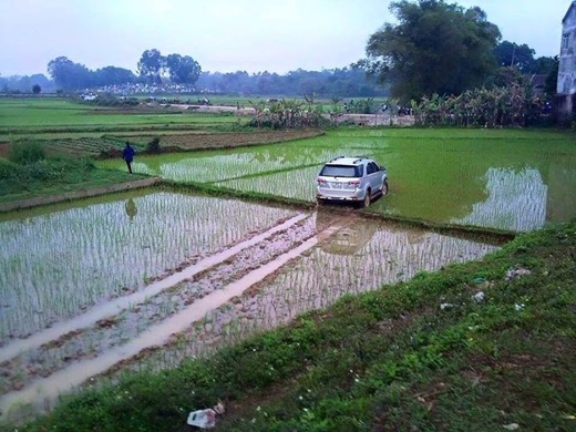 Cuộc sống hiện đại đầy căng thẳng và áp lực. Vì vậy, không có gì tuyệt hơn khi được cười và thư giãn với những ảnh hài hước độc đáo. Hãy để những bức hình mang lại niềm vui cho cuộc sống của bạn.