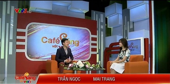 
Sau 2 tuần scandal nổ ra, Minh Hà gần như biến mất trên sóng VTV3. MC Trần Ngọc – Mai Trang trong chương trình Cà phê sáng ngày 01-12.
