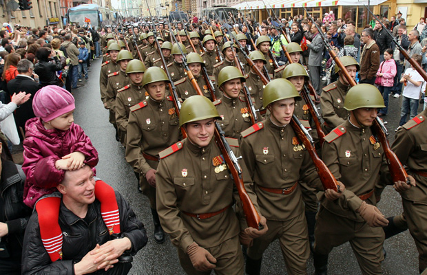 Binh sĩ Nga trong lễ duyệt binh năm 2010.