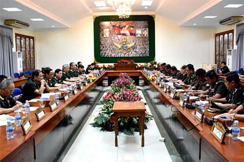 
Đối thoại quốc phòng lần thứ nhất Việt Nam - Cam-pu-chia diễn ra tại thủ đô Phnôm Pênh của Cam-pu-chia trong năm 2015. Ảnh: Yên Ba
