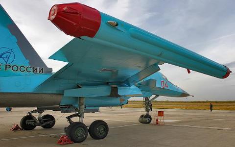 Hệ thống gây nhiễu L-175VE Khibiny trang bị trên máy bay ném bom tiền tuyến Su-34.