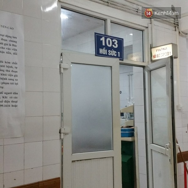 
Phòng hồi sức cấp cứu tại bệnh viện Bạch Mai, nơi tiếp nhận các nạn nhân trong vụ tai nạn xe đâm liên hoàn trên cầu vượt. Ảnh: Doãn Tuấn.
