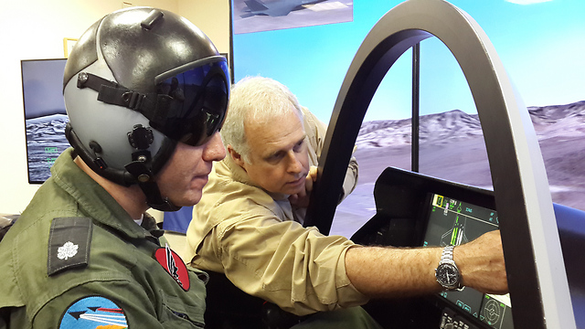 Phi công IAF trên hệ thống mô phỏng bay
