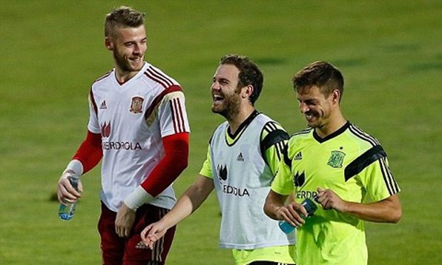 De Gea vui vẻ tập luyện cùng các đồng đội tuyển Tây Ban Nha