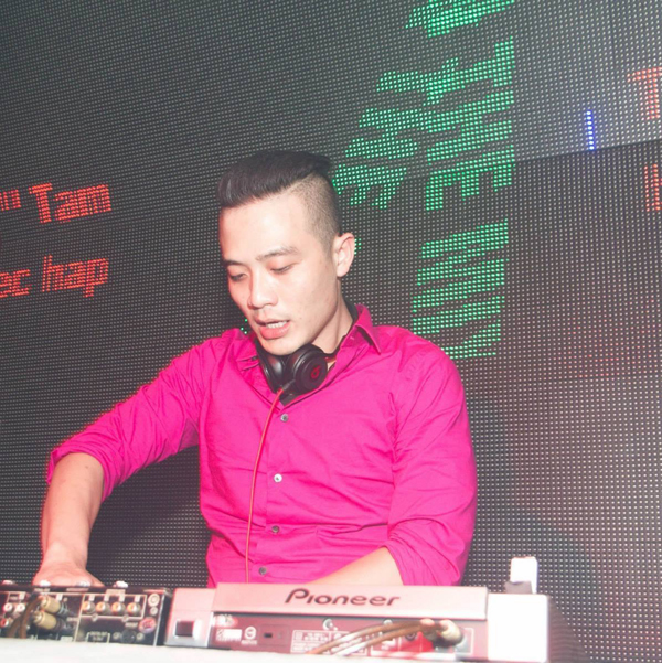 Câu chuyện đổi nghề khó tin của thầy giáo trẻ trở thành DJ