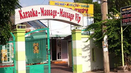 Nhà trọ- karaoke-massage VIP Hùng Thúy xảy ra vụ thẩm phán ở chung phòng trọ với đương sự nữ đang xin ly hôn chồng.