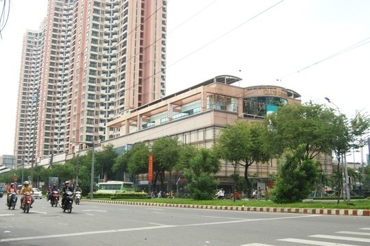 Khu cao ốc Thuận Kiều Plaza đồ sộ ở khu Chợ Lớn nhưng đang trong tình trạng ế ẩm nhiều năm qua.