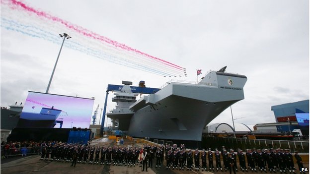 
Tàu sân bay HMS Queen Elizabeth trong buổi lễ đặt tên hồi tháng 7/2014.
