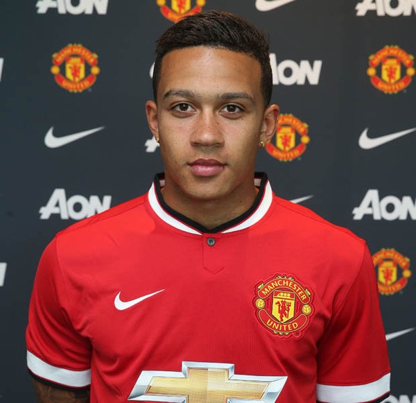 CĐV MU từng rất vui với bản HĐ Memphis Depay.