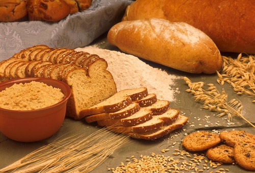 
Bánh mì thường chứa nhiều chất phụ gia, đặc biệt là muối, nếu ăn nhiều sẽ không tốt cho sức khỏe.
