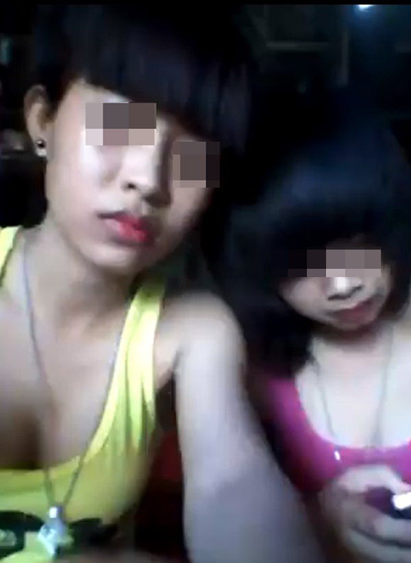 Kinh hãi 2 nữ sinh dùng dao lam rạch tay rồi quay clip