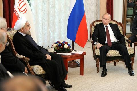 Tổng thống Iran Hassan Rouhani (bên trái) và Tổng thống Putin.