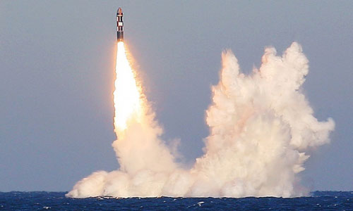  Tên lửa đạn đạo phóng từ tàu ngầm Bulava.