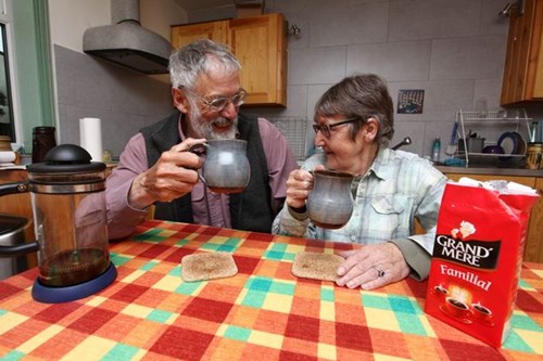 Vợ chồng Jackie và David Pedlow cực nghiền món cà phê Grand Mere.
