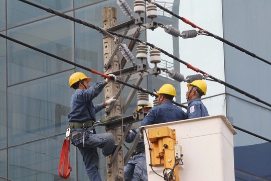 Cần cân nhắc kỹ 3 phương án điều chỉnh biểu giá điện để bảo đảm sự công bằng trong sử dụng.