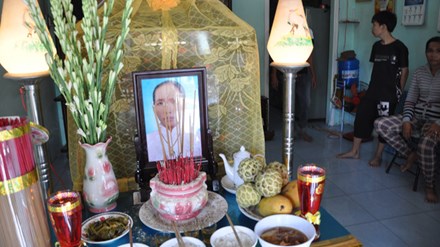 Di hài bà Nguyễn Thị Mai Trinh tại nhà riêng sáng ngày 29/3.
Di hài bà Nguyễn Thị Mai Trinh tại nhà riêng sáng ngày 29/3.