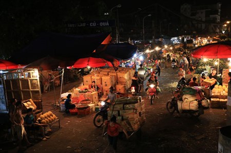 Anh: Khu cho thu vi nhat the gioi o Ha Noi sap bi “khai tu”