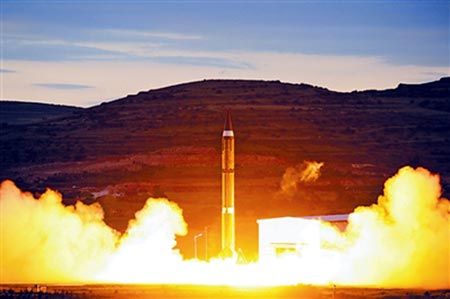 A missile from the DF ICBM series is test fired on July 27, 2015. (Internet photo)