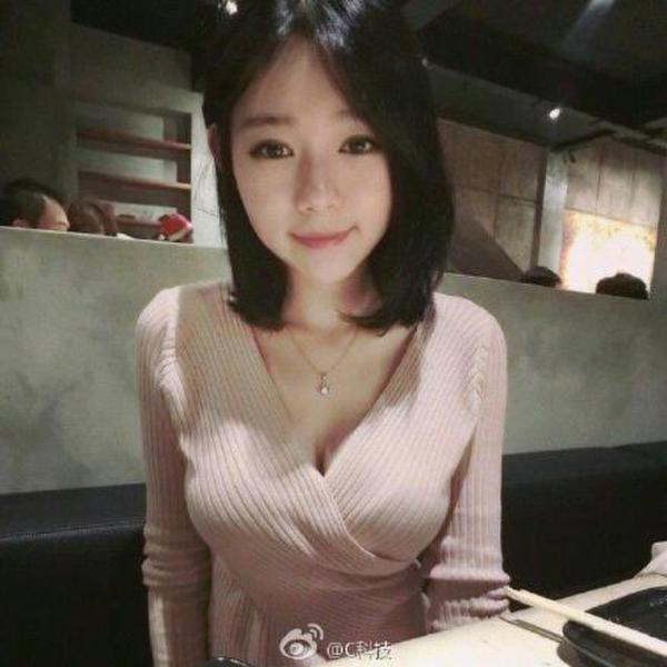 Ngỡ ngàng nhan sắc của gia đình hot girl