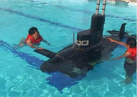 Tàu ngầm Yết Kiêu 1 của ông Phan Bội Trân trong lần thử nghiệm vào năm 2010