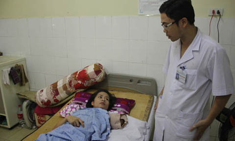 
Chị Trần Thị Yến tại bệnh viện sáng 7-9. Ảnh: VNE
