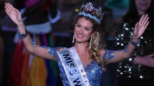 
Tân Hoa hậu thế giới 2015 - Mireia Lalaguna trong giây phút đăng quang.
