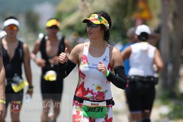 Á hậu Việt Nam 2010, Vũ Hoàng My tham gia phần thi đồng đội tại Ironman 7.3 lần này. Nhiệm vụ của cô là vượt qua 21,1 km chạy bộ trong khoảng thời gian dưới 2,5 giờ. Đây là thử thách rất khó khăn đối với cô gái &quot;yếu liễu đào tơ&quot; như Hoàng My.