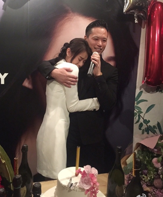 
Vào sinh nhật của Hồ Hạnh Nhi, cô và bạn trai đã tuyên bố sẽ kết hôn.
