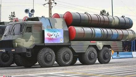 
Iran mạnh mồm tuyên bố tên lửa Bavar 373 mạnh hơn S-300 của Nga.
